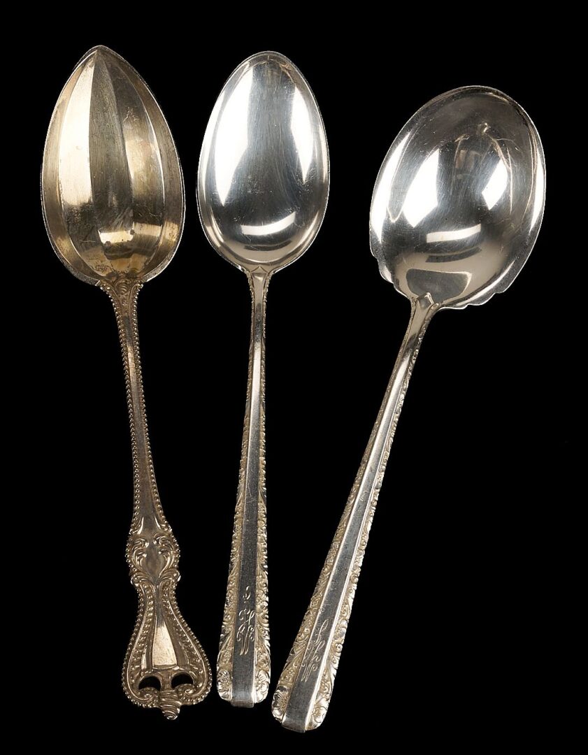 Lot 858: 20 Towle Candlelight Flatware Pcs., plus 6 others