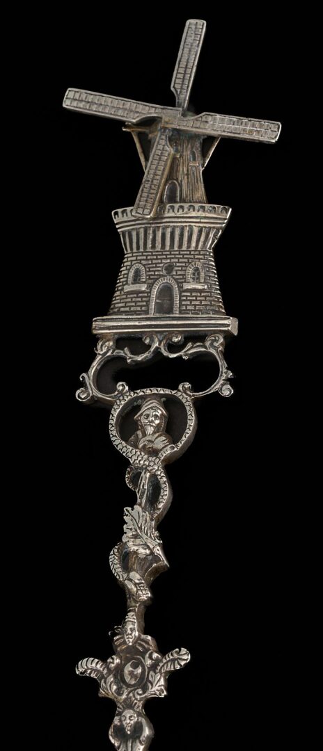 Lot 874: 10 Silver items incl. Tea Caddy, Larding Needles, Cigar Case, Brooches