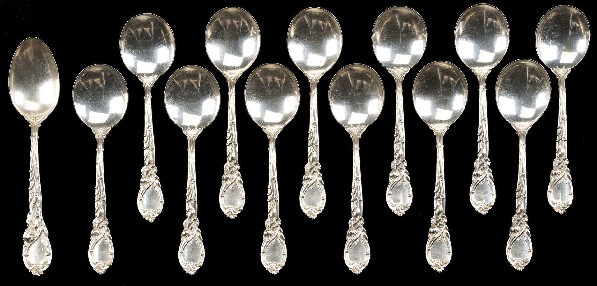 Lot 87: 40 Pcs. Reed & Barton Sterling Flatware, La Parisienne