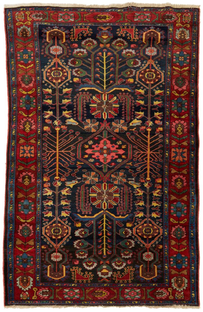 Lot 912: Persian Bakhtiari Carpet, 7′ x 4′