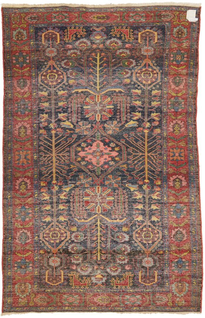 Lot 912: Persian Bakhtiari Carpet, 7′ x 4′