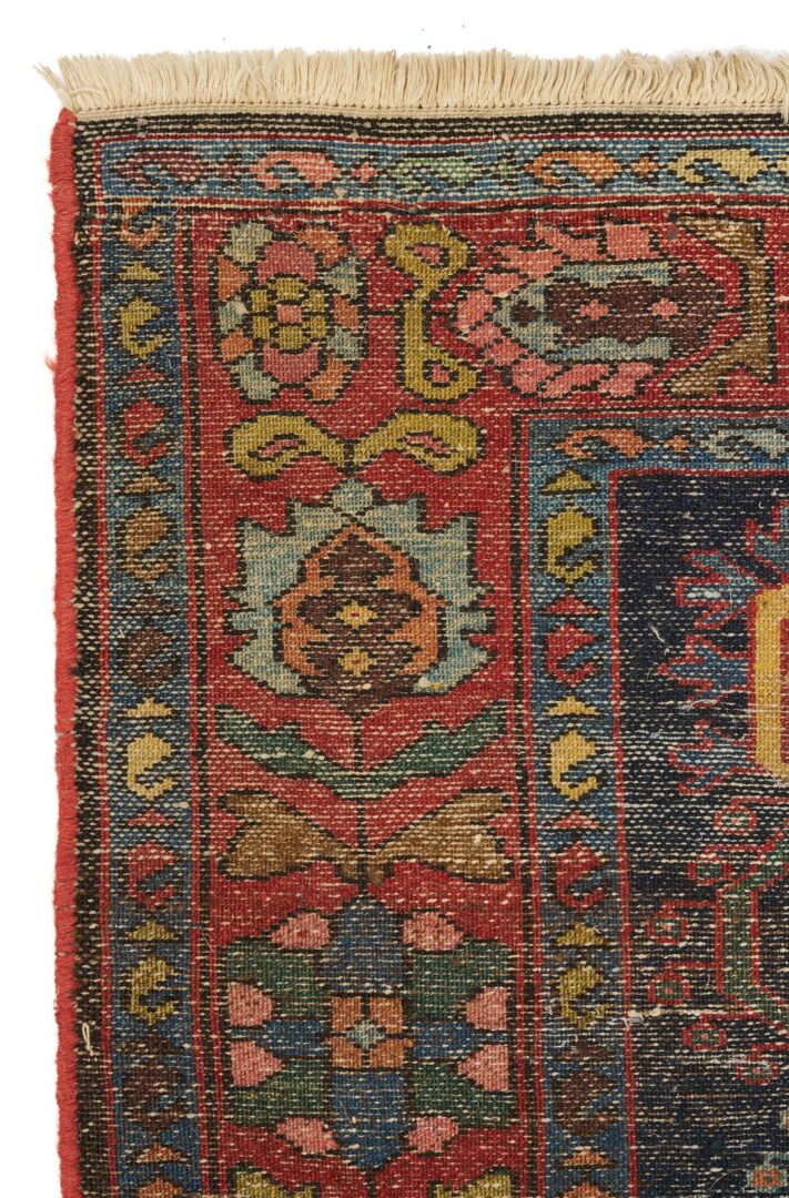 Lot 912: Persian Bakhtiari Carpet, 7′ x 4′