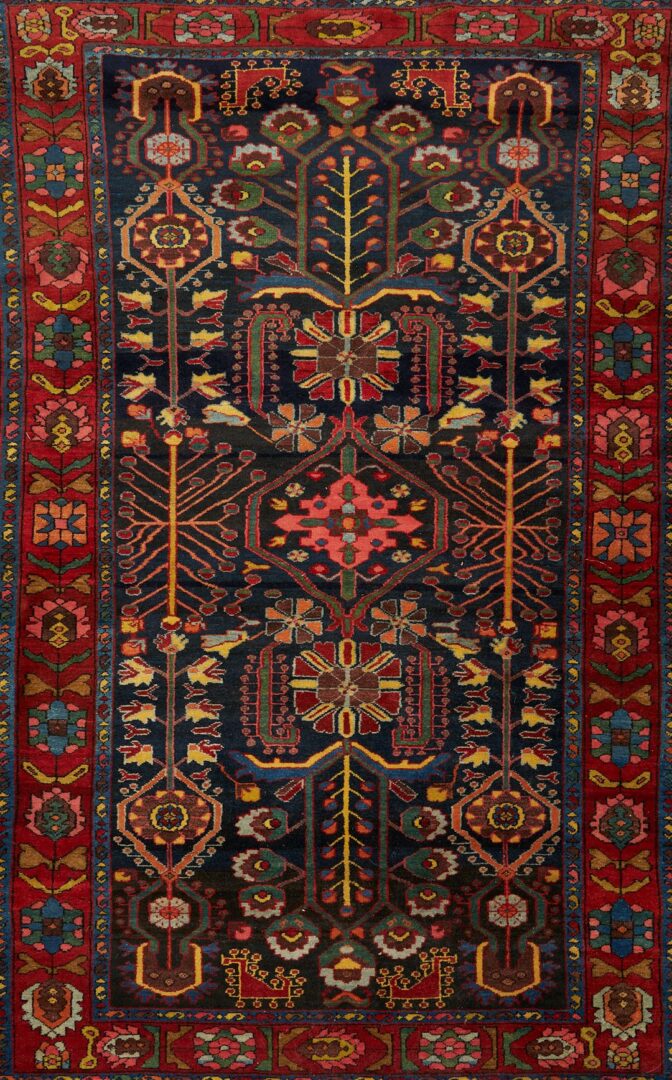 Lot 912: Persian Bakhtiari Carpet, 7′ x 4′