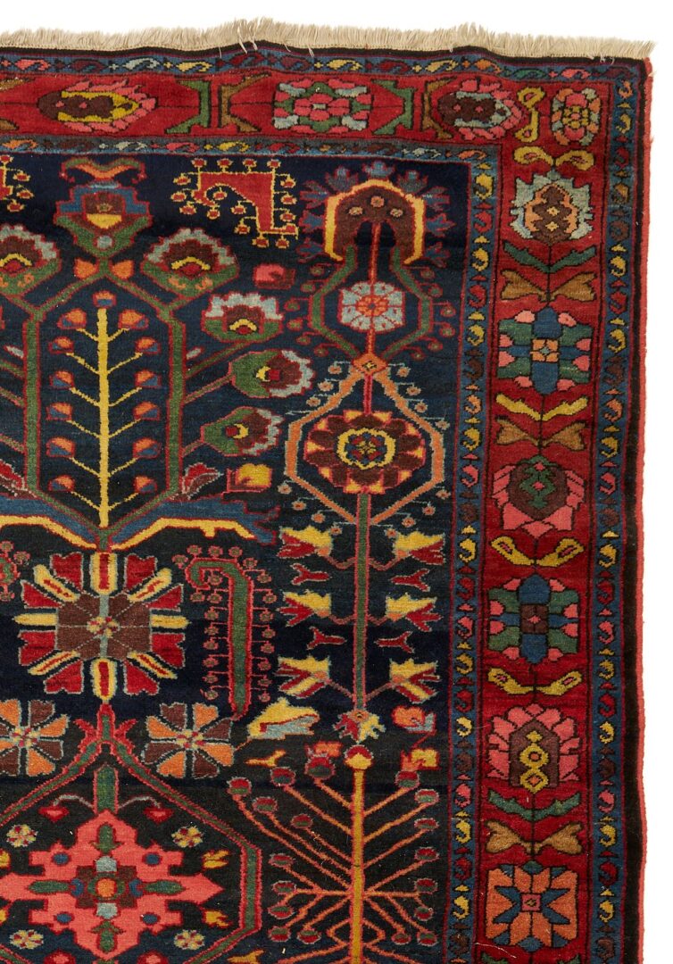 Lot 912: Persian Bakhtiari Carpet, 7′ x 4′