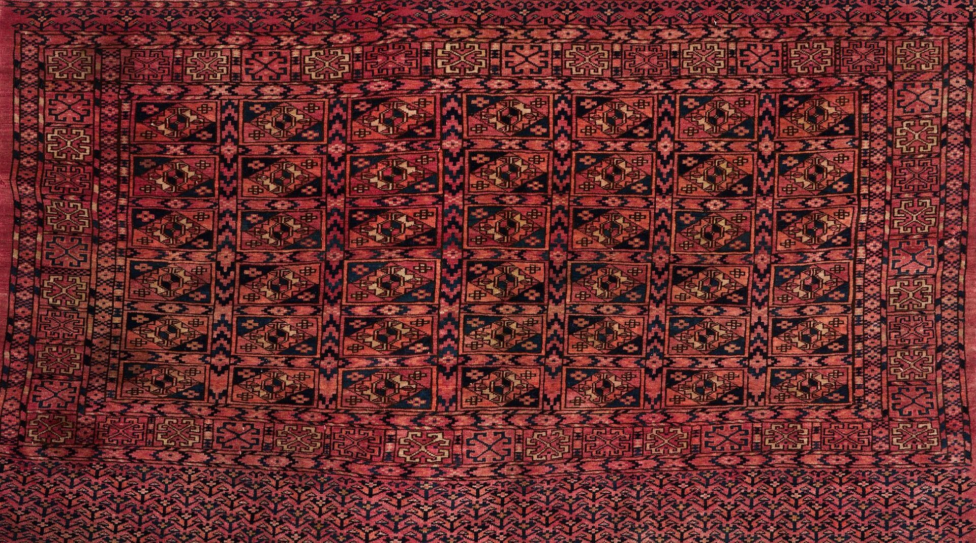 Lot 919: 3 Turkmen Rugs – Torba, Ensari & Tekke Ak-Chuval
