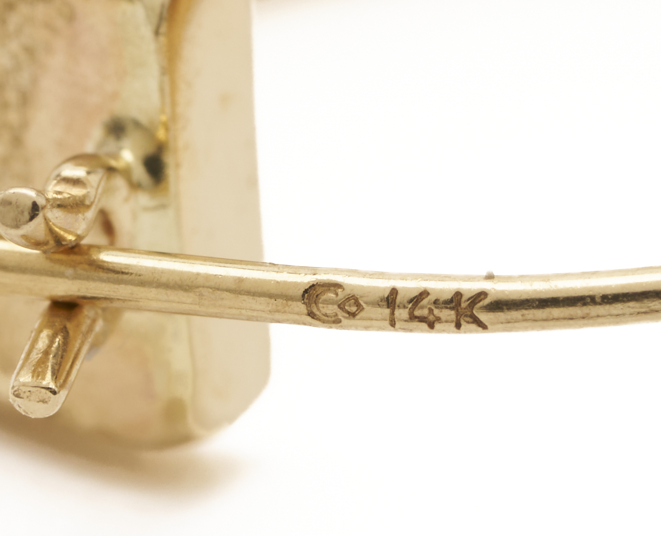 Lot 1001: 2 Pairs 14K Yellow Gold Hoop Earrings