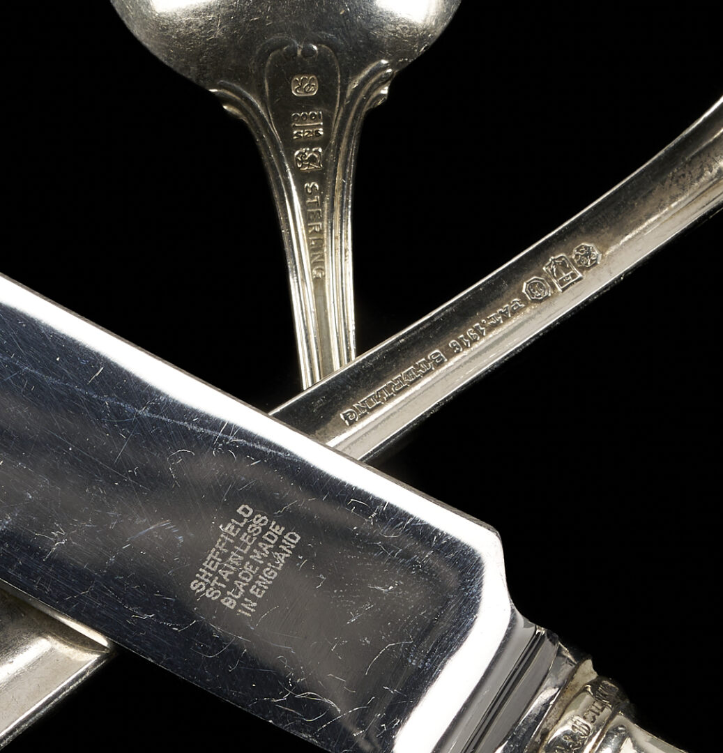 Lot 1028: 17 Assorted Sterling Flatware Pieces