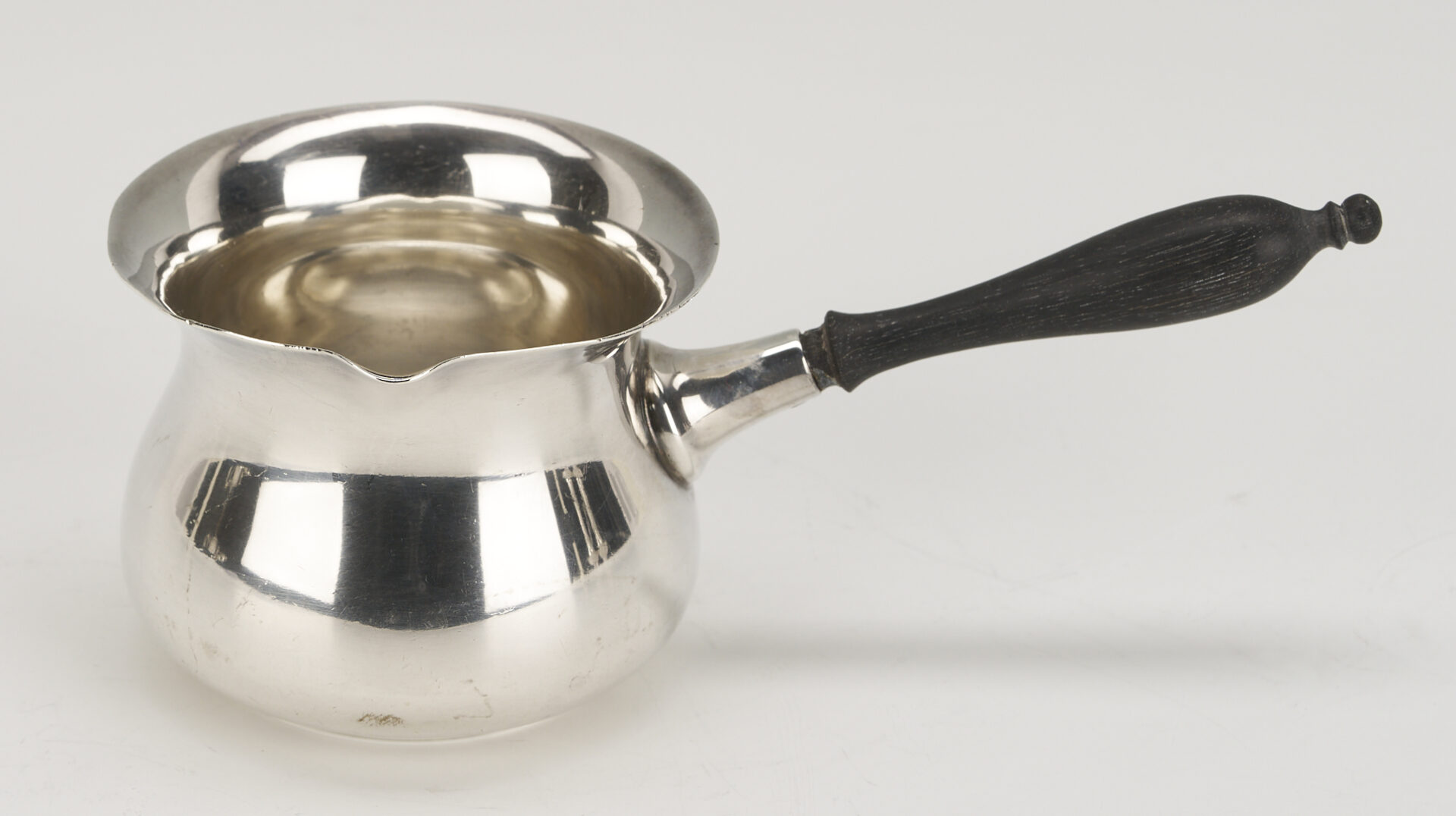 Lot 1031: 8 Sterling Silver Table Items