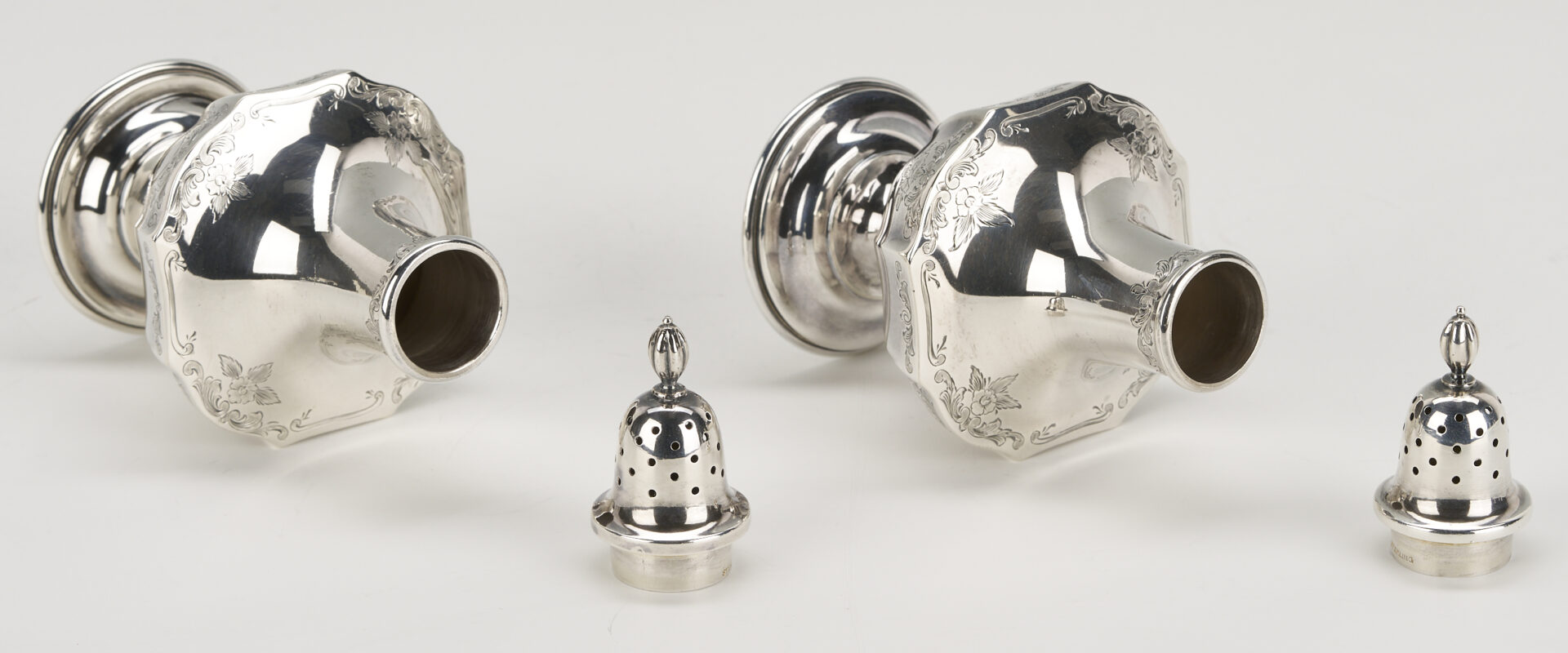 Lot 1031: 8 Sterling Silver Table Items