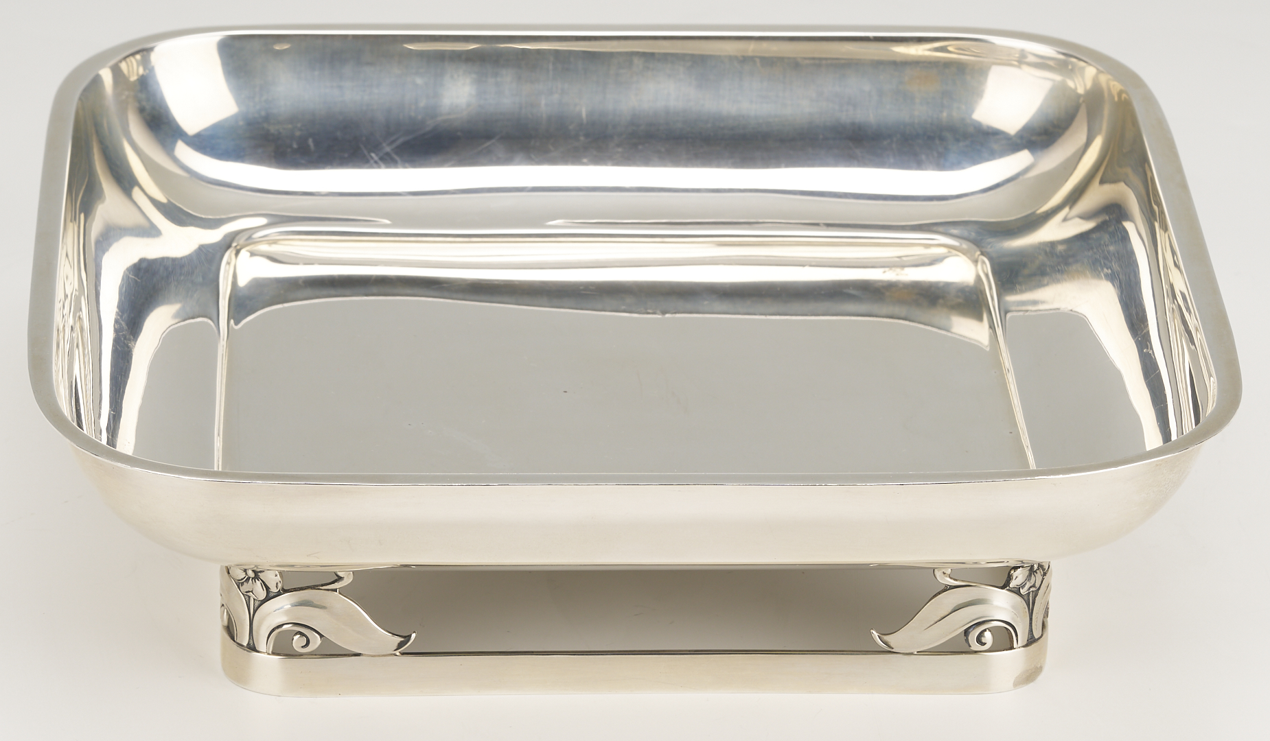 Lot 105: Pr. Sterling La Paglia Vases Plus 1 Gardiner Square Dish