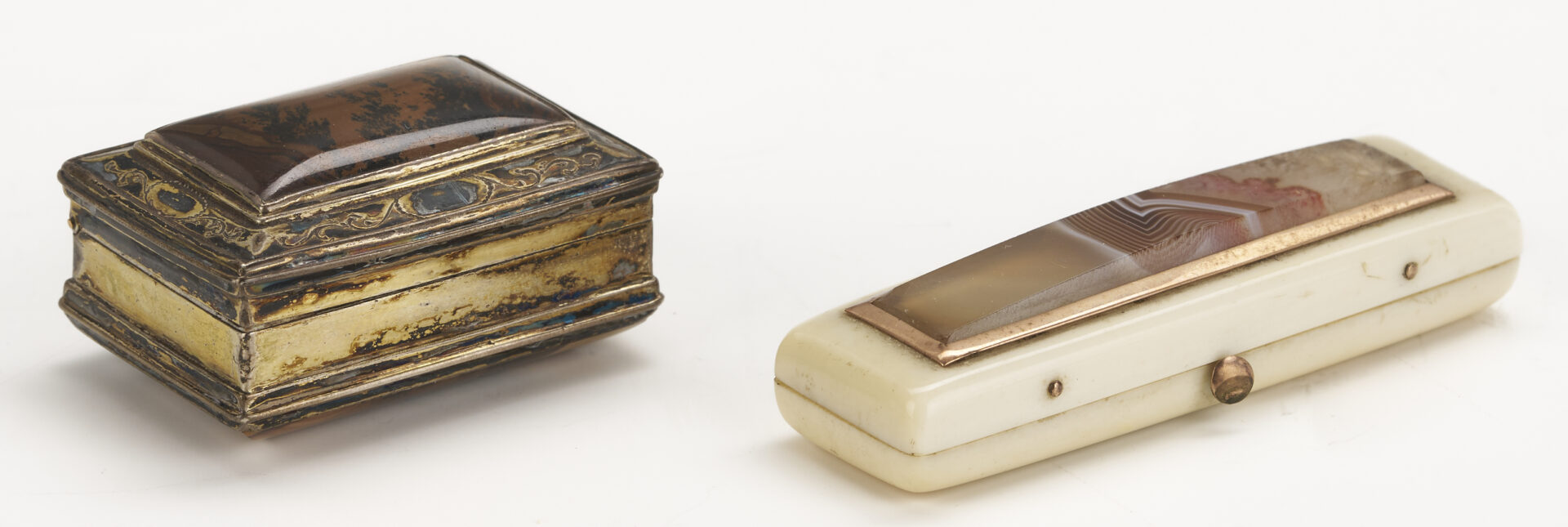 Lot 107: 3 Agate Vertu Boxes: Vinaigrette, Snuff & Toothpick Case