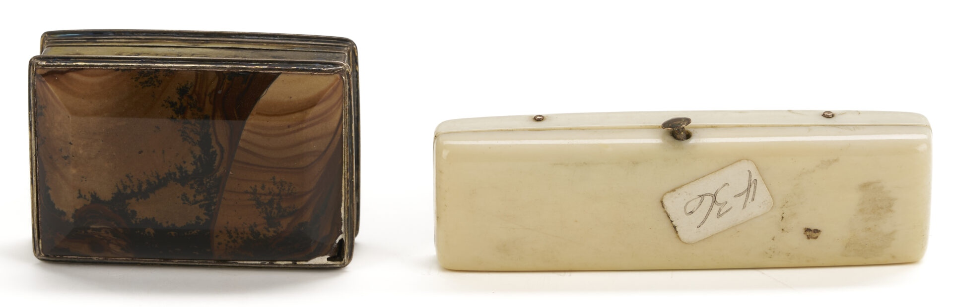 Lot 107: 3 Agate Vertu Boxes: Vinaigrette, Snuff & Toothpick Case