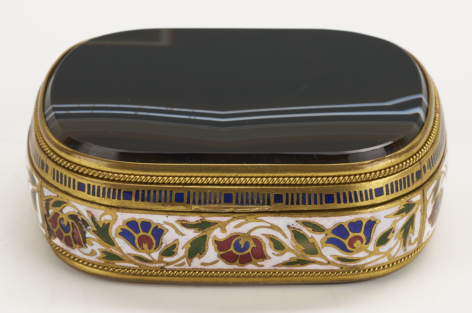 Lot 107: 3 Agate Vertu Boxes: Vinaigrette, Snuff & Toothpick Case