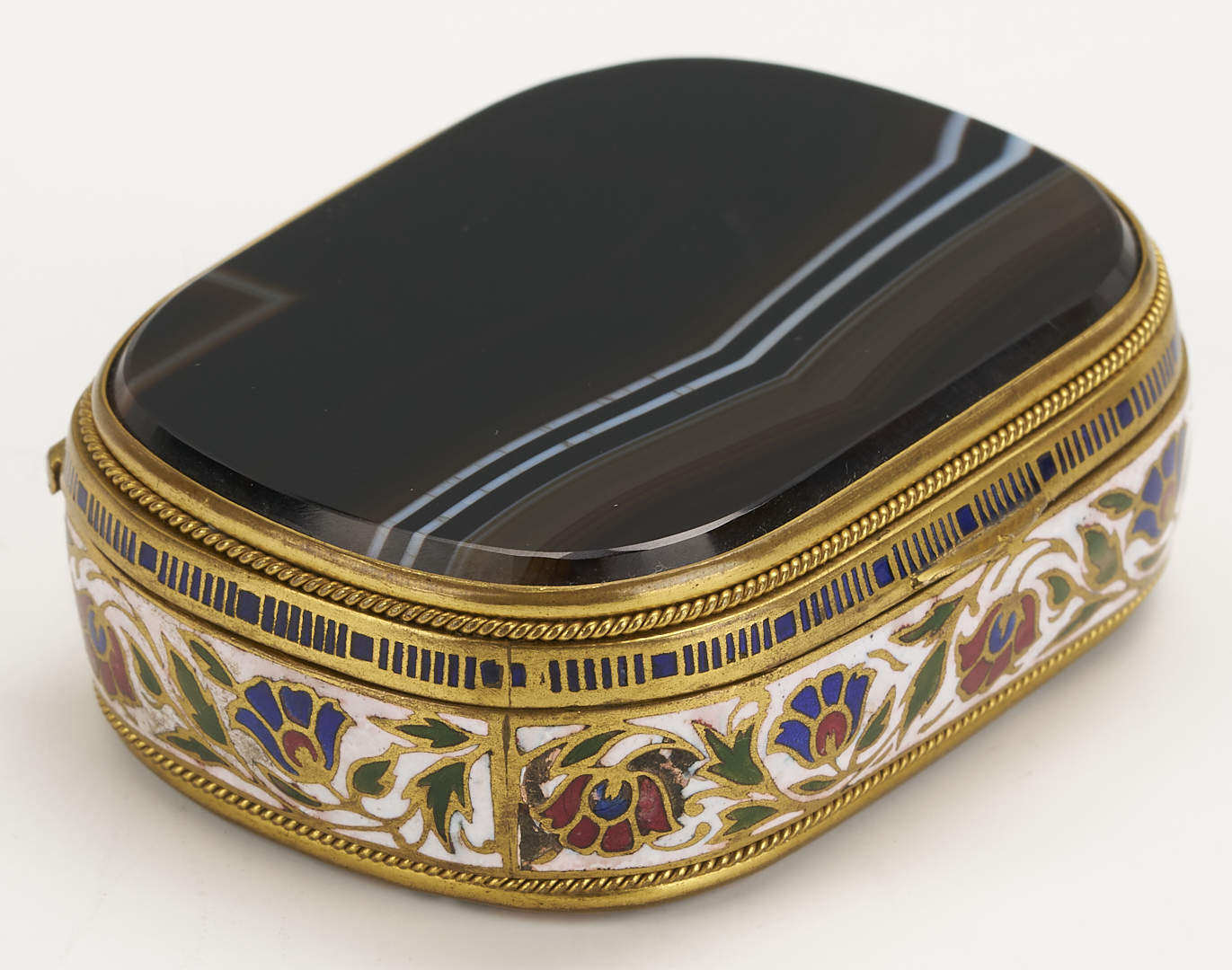 Lot 107: 3 Agate Vertu Boxes: Vinaigrette, Snuff & Toothpick Case
