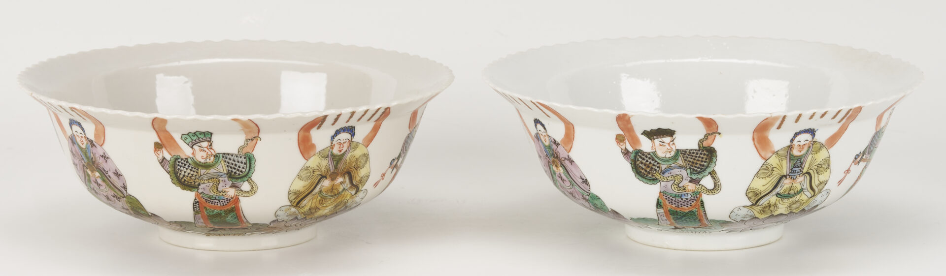 Lot 10: 4 Chinese Porcelain Bowls in Fitted Cabinet