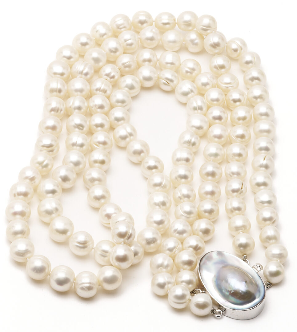 Lot 1192: 3 Ladies Pearl Necklaces & 1 Pearl Bracelet