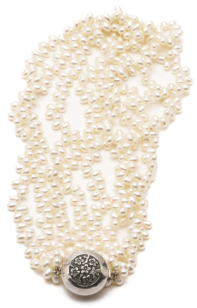 Lot 1192: 3 Ladies Pearl Necklaces & 1 Pearl Bracelet