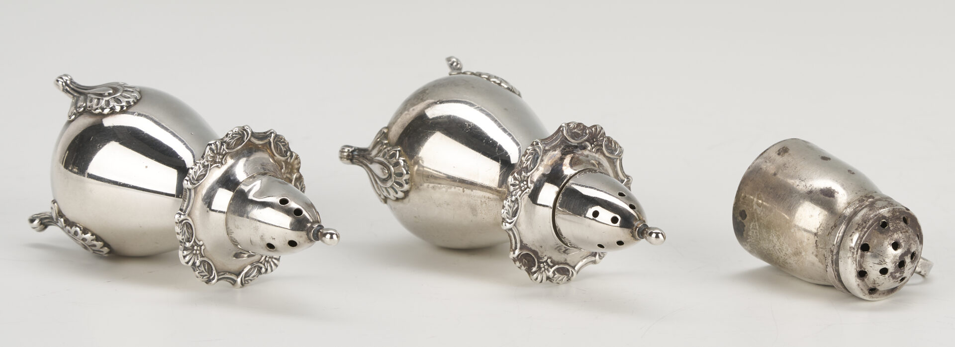 Lot 1210: 26 Assorted Small Sterling Silver Items