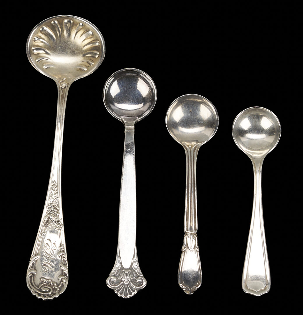 Lot 1210: 26 Assorted Small Sterling Silver Items