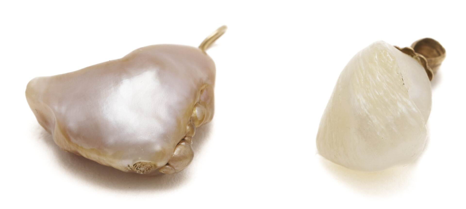 Lot 1267: 5 Pcs. Freshwater Pearl & Gold Jewelry