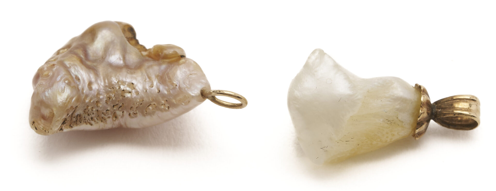 Lot 1267: 5 Pcs. Freshwater Pearl & Gold Jewelry