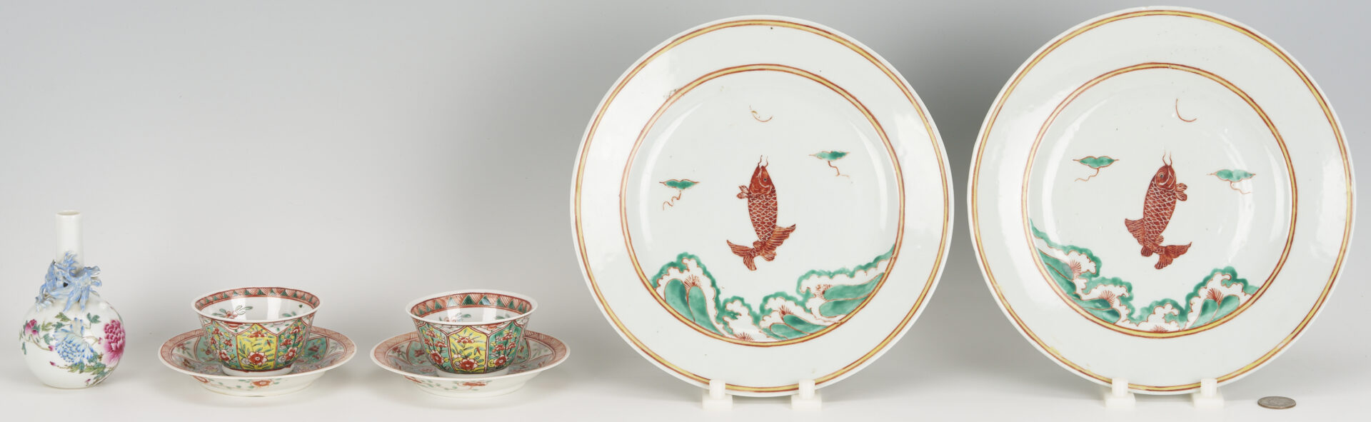 Lot 13: 5 Chinese Porcelain Items incl. Carp Plates
