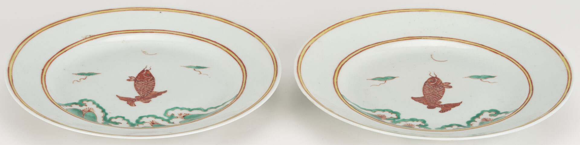 Lot 13: 5 Chinese Porcelain Items incl. Carp Plates