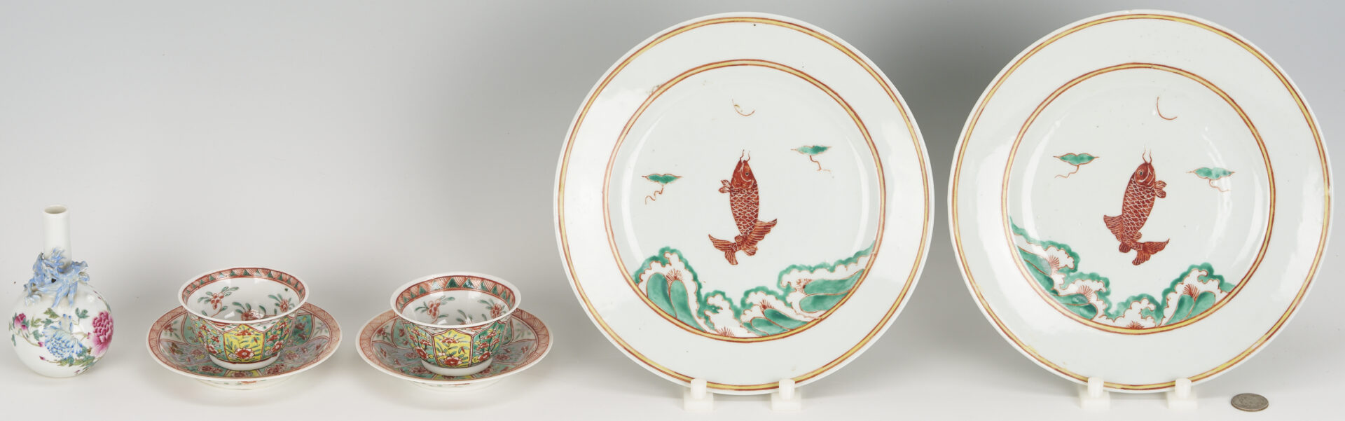 Lot 13: 5 Chinese Porcelain Items incl. Carp Plates
