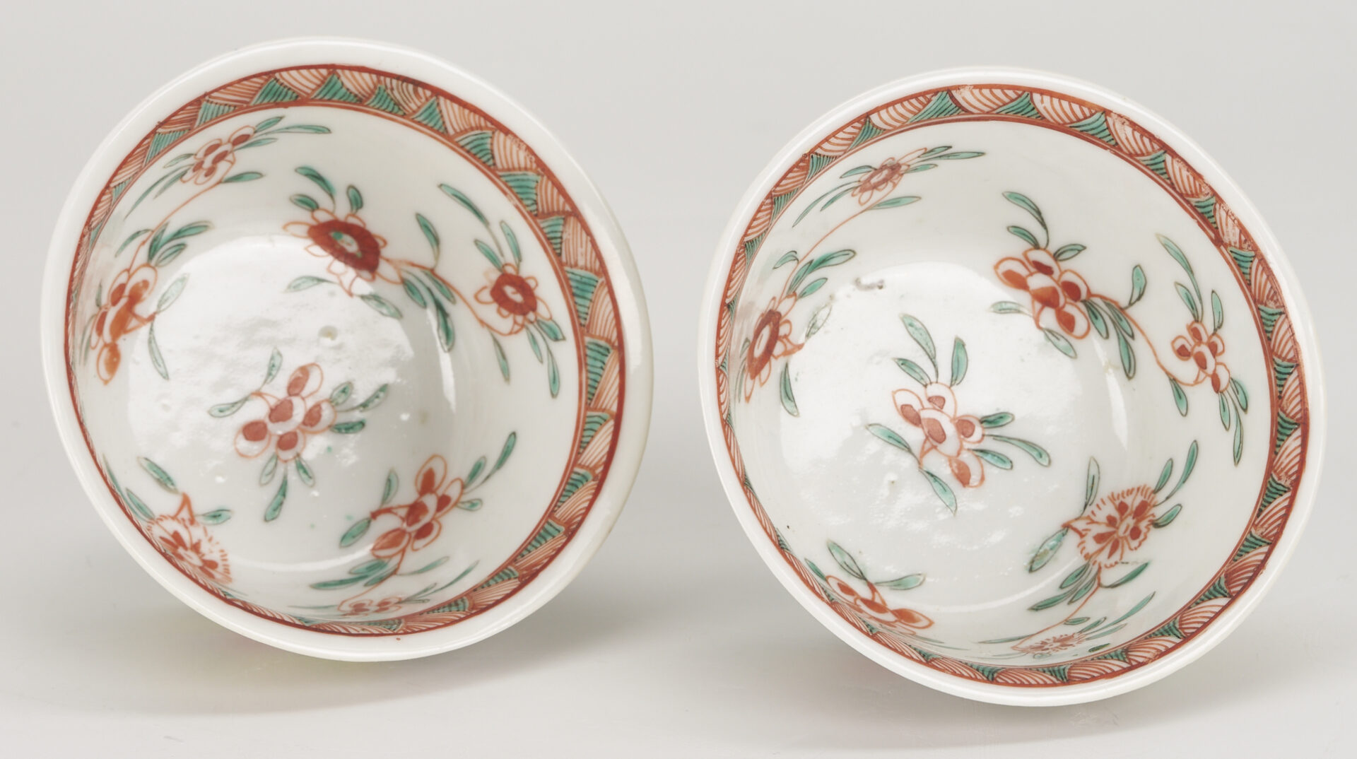 Lot 13: 5 Chinese Porcelain Items incl. Carp Plates