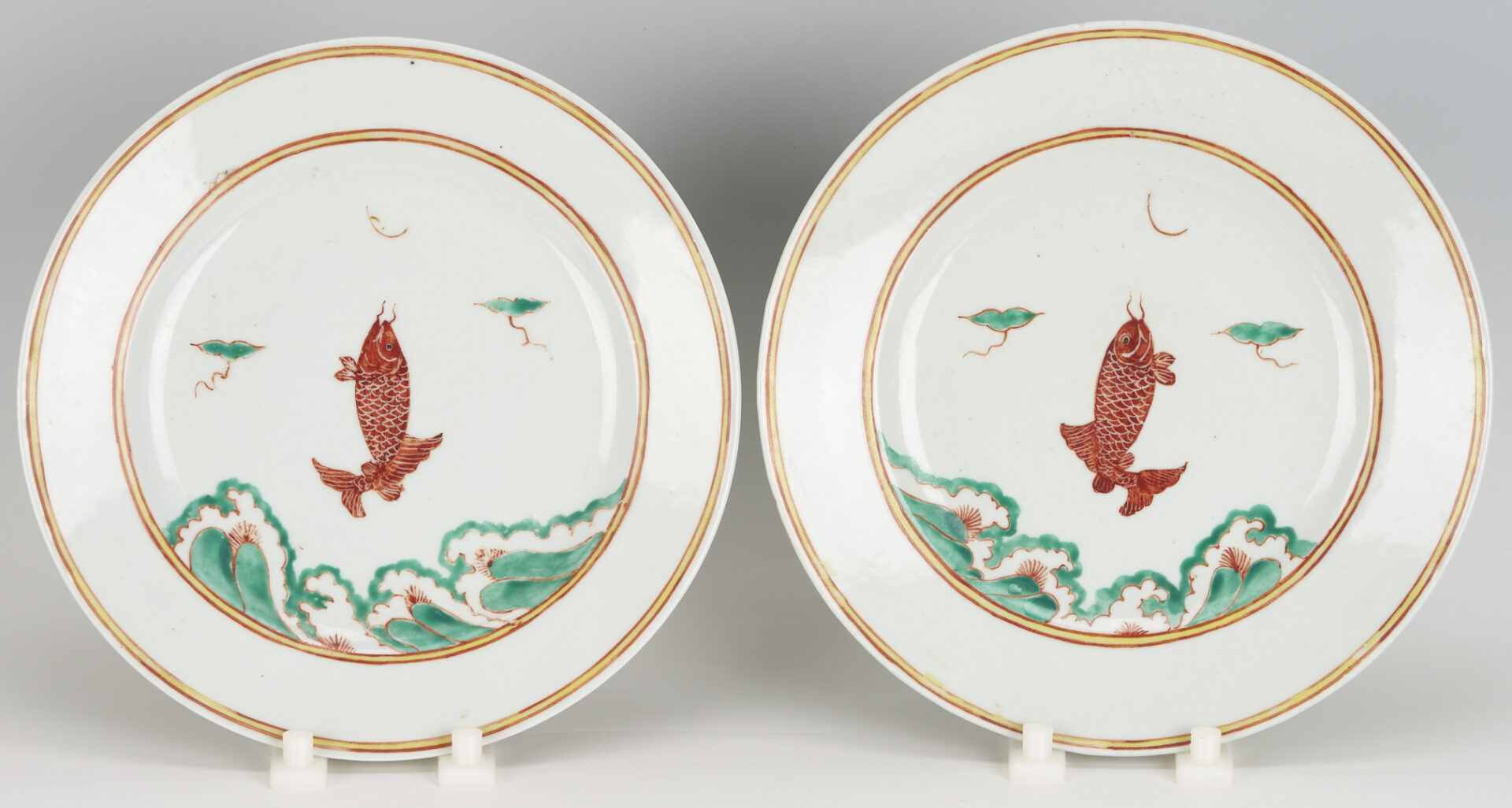 Lot 13: 5 Chinese Porcelain Items incl. Carp Plates