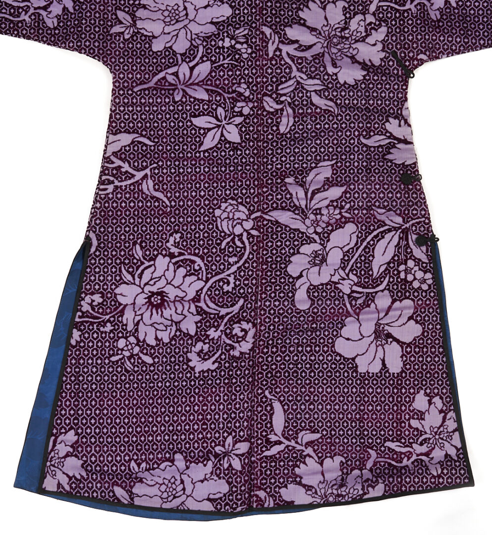 Lot 19: Women’s Qing Dynasty Chinese Manchu Robe