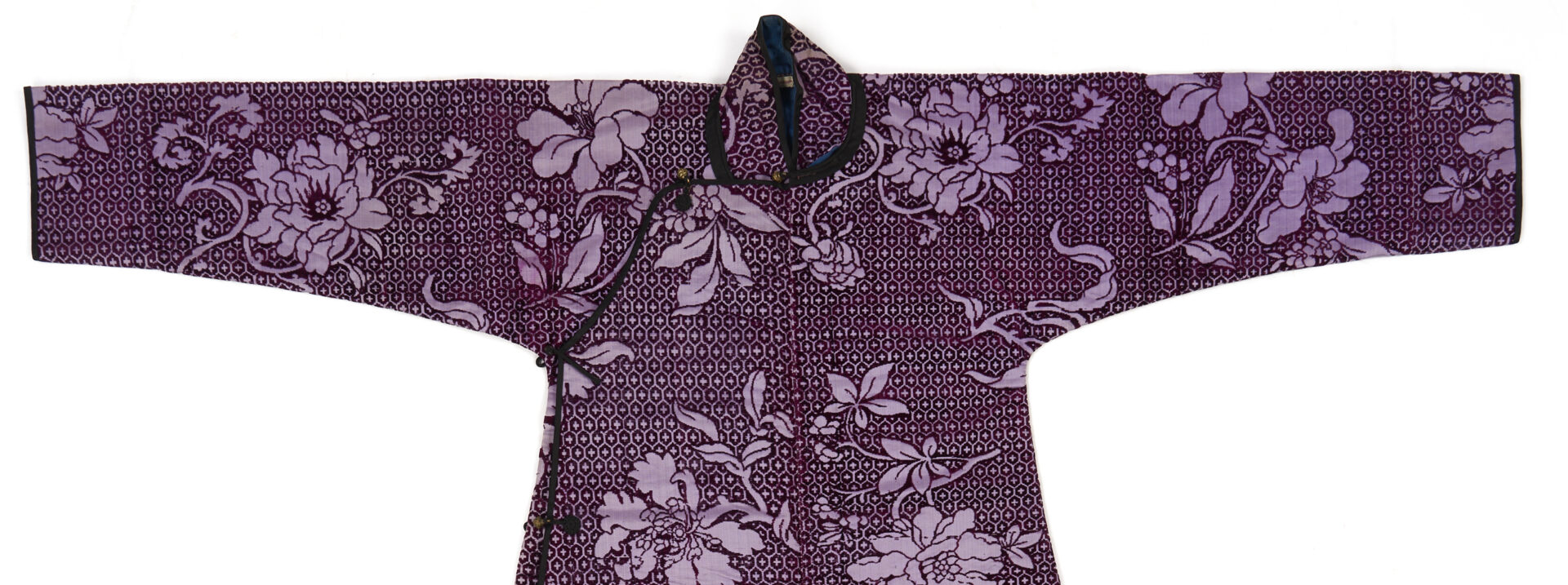 Lot 19: Women’s Qing Dynasty Chinese Manchu Robe