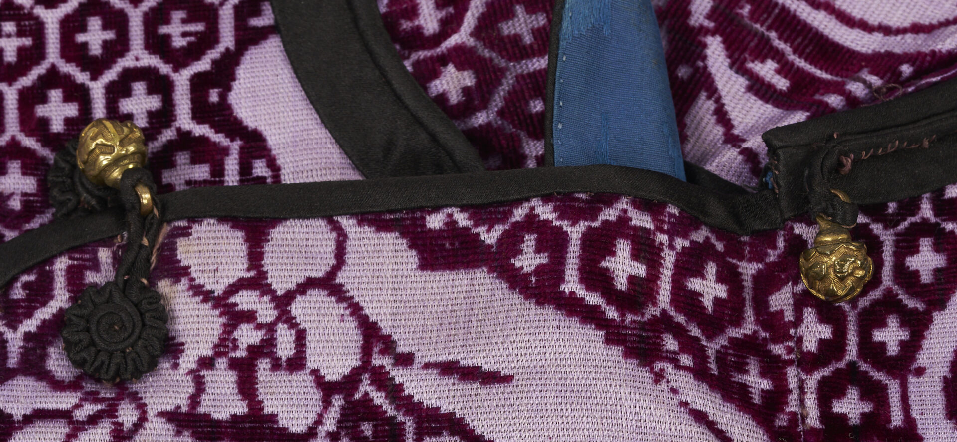 Lot 19: Women’s Qing Dynasty Chinese Manchu Robe