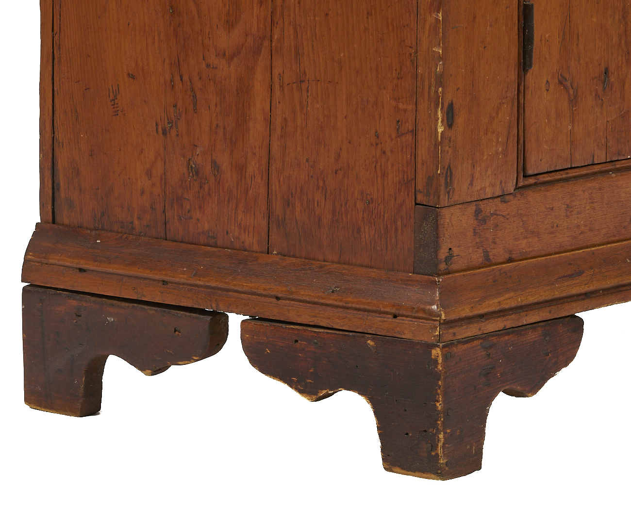 Lot 299: American Stepback Cupboard with Scallop Design & Bracket Feet