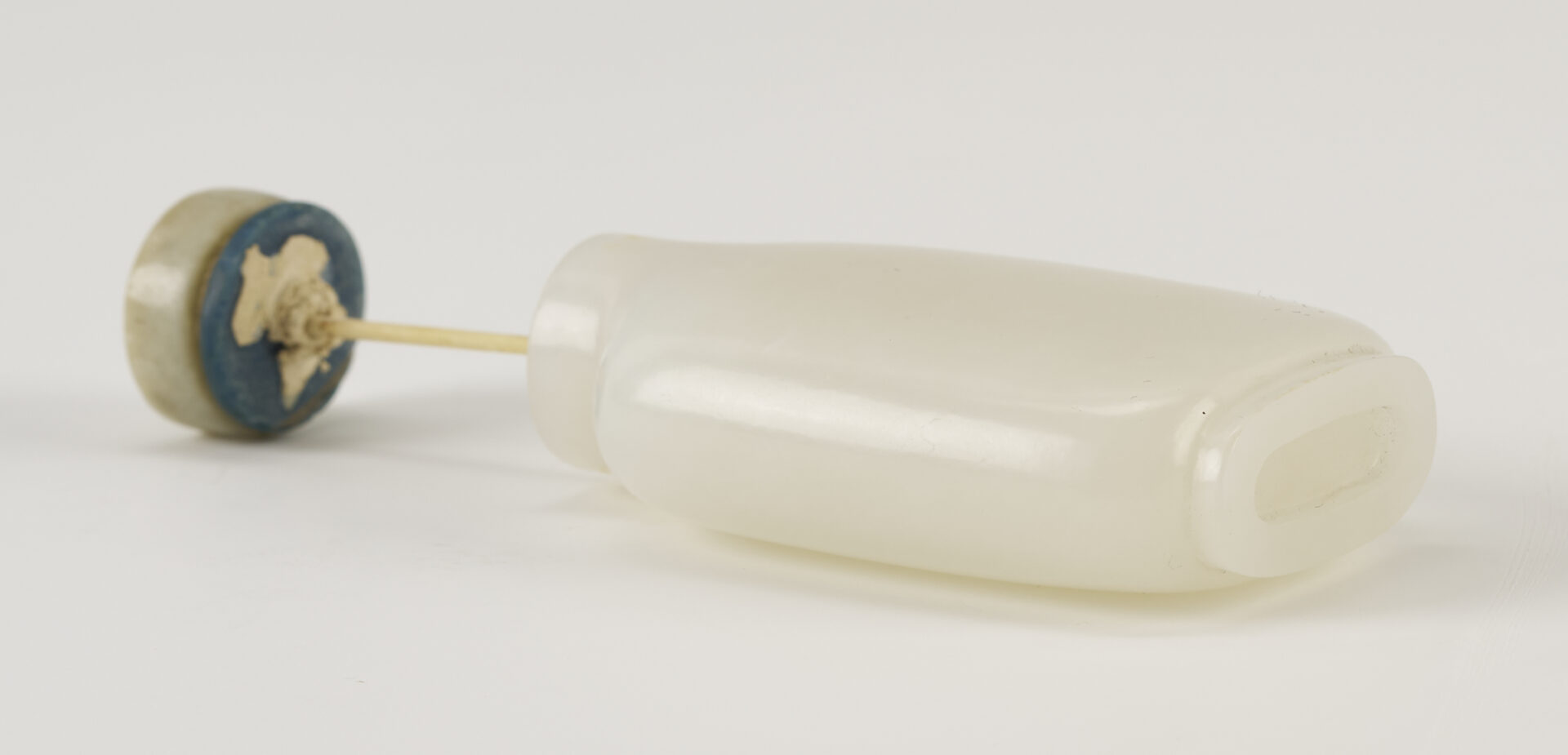 Lot 2: Chinese White Jade Snuff Bottle