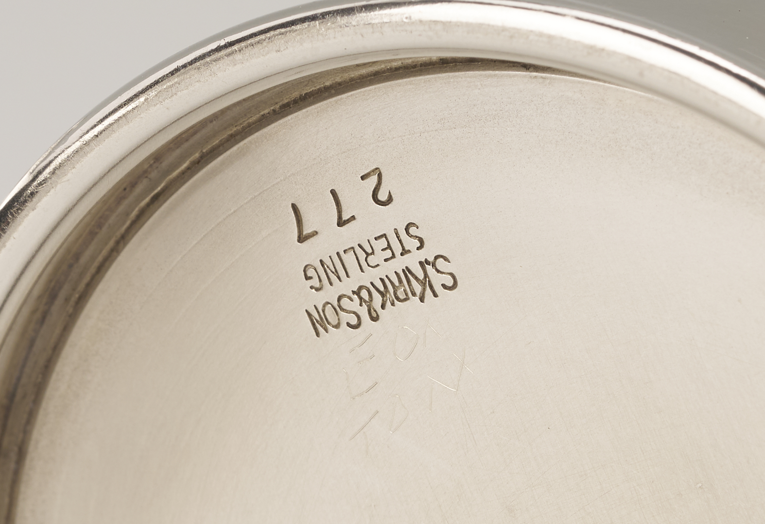 Lot 317: 12 S. Kirk & Son Sterling Silver Julep Cups