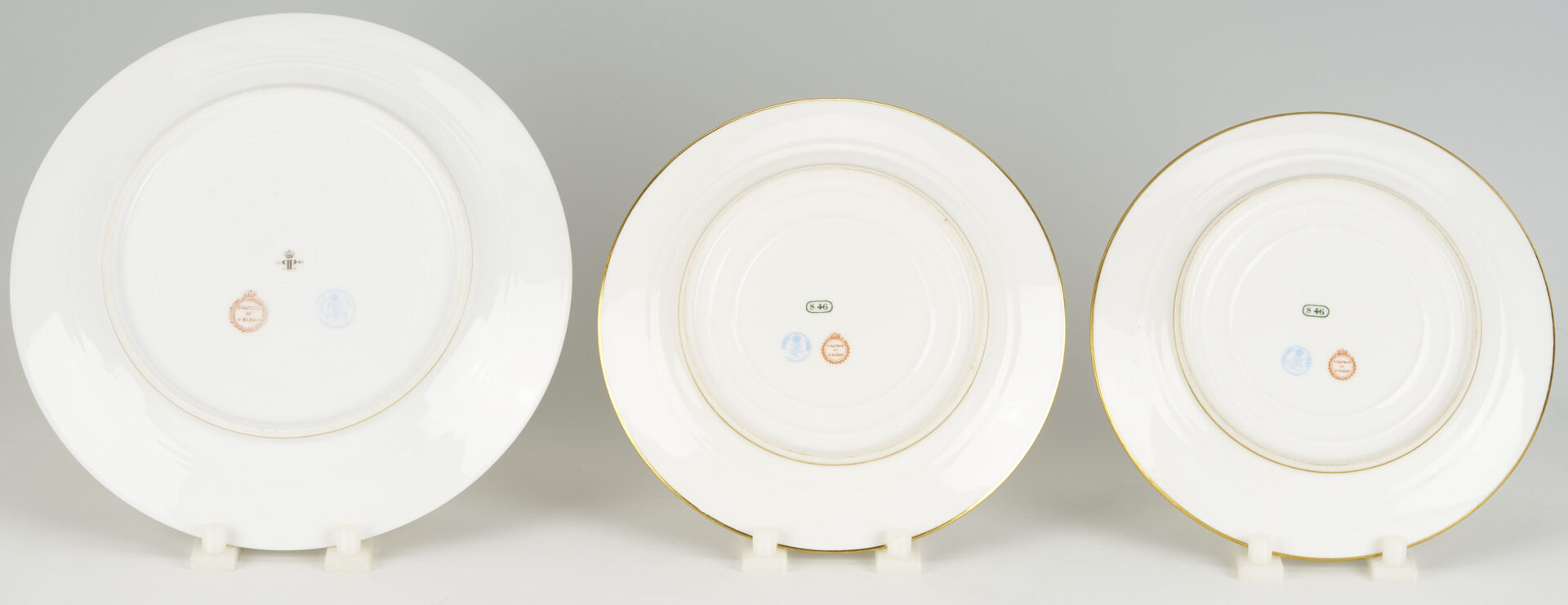 Lot 375: 19 Pc Sevres De Fountainbleau Porcelain Hunting Service, c. 1845