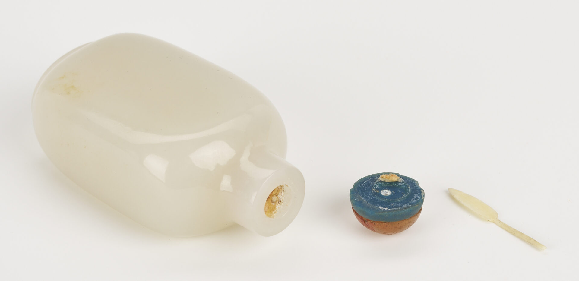 Lot 3: Chinese White Jade Snuff Bottle