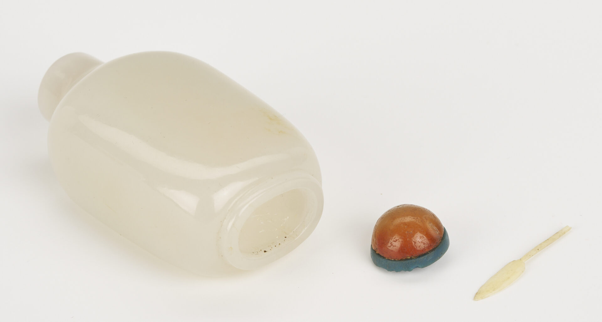 Lot 3: Chinese White Jade Snuff Bottle