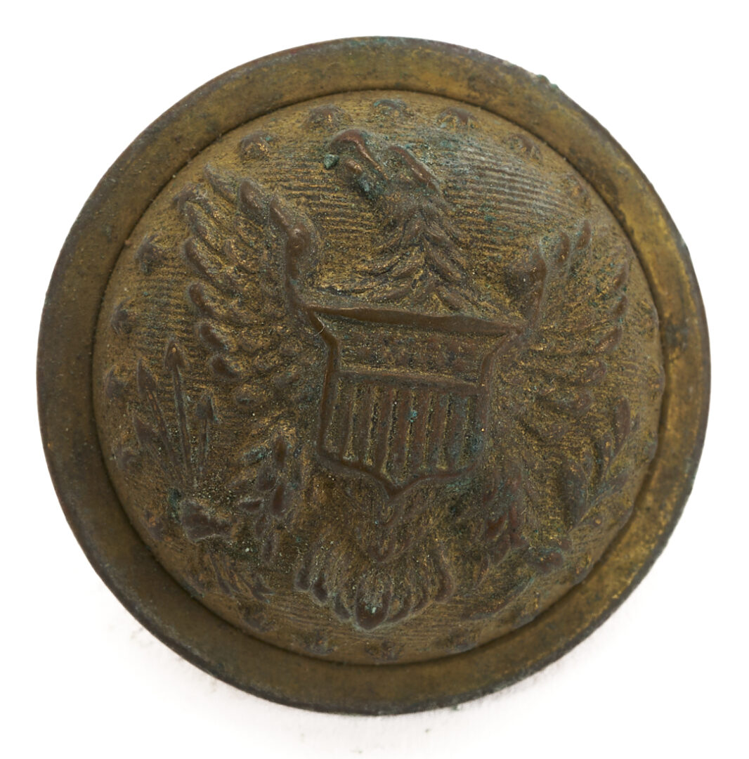 Lot 541: 23 Military Buttons, incl. Confederate; plus 2 CSA Paper Currency Items