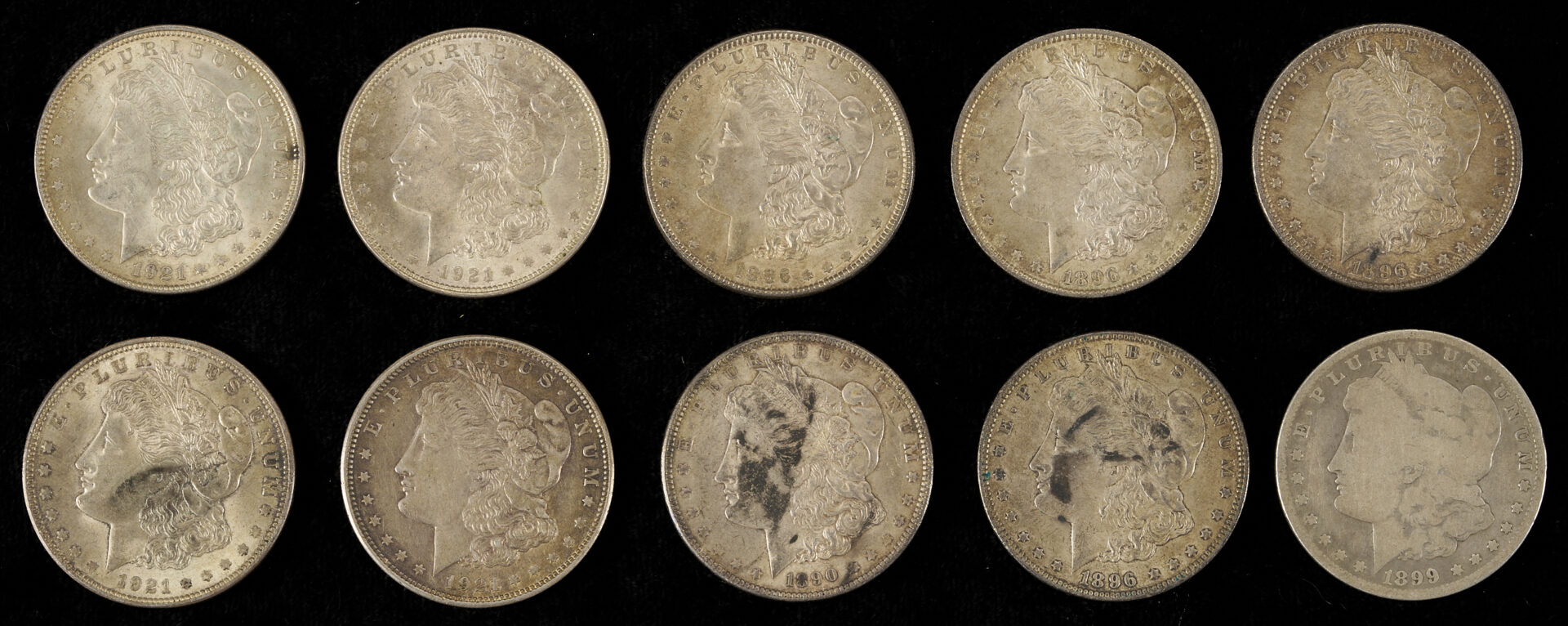 Lot 612: 19 US Silver Coins – 10 Morgan Dollars, 7 Peace Dollars, and 2 Half-Dollars