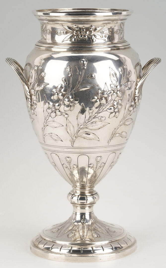 Lot 63: Queen Victoria Sterling Silver Presentation Urn