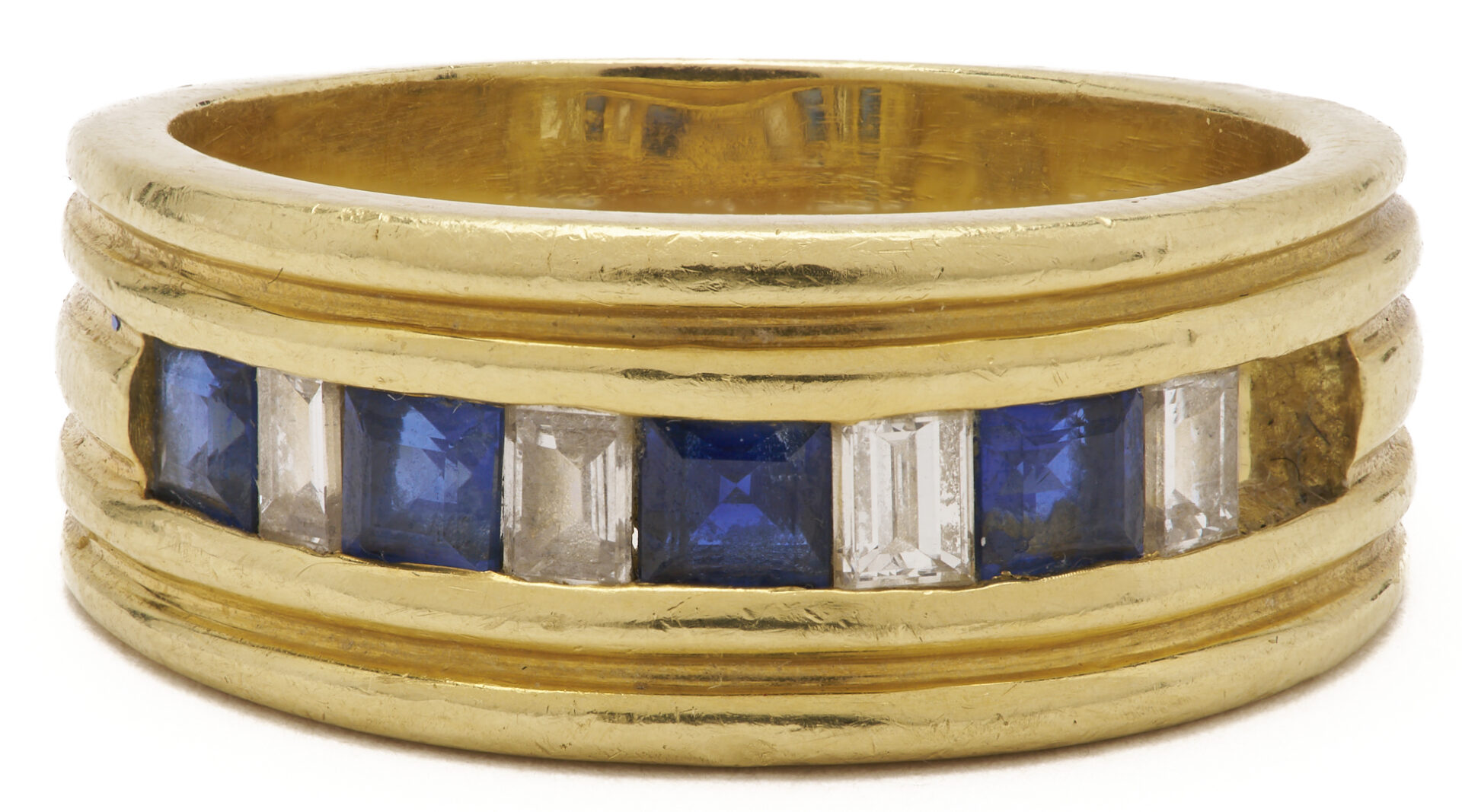 Lot 667: Diamond & Sapphire 18K Yellow Gold Ring