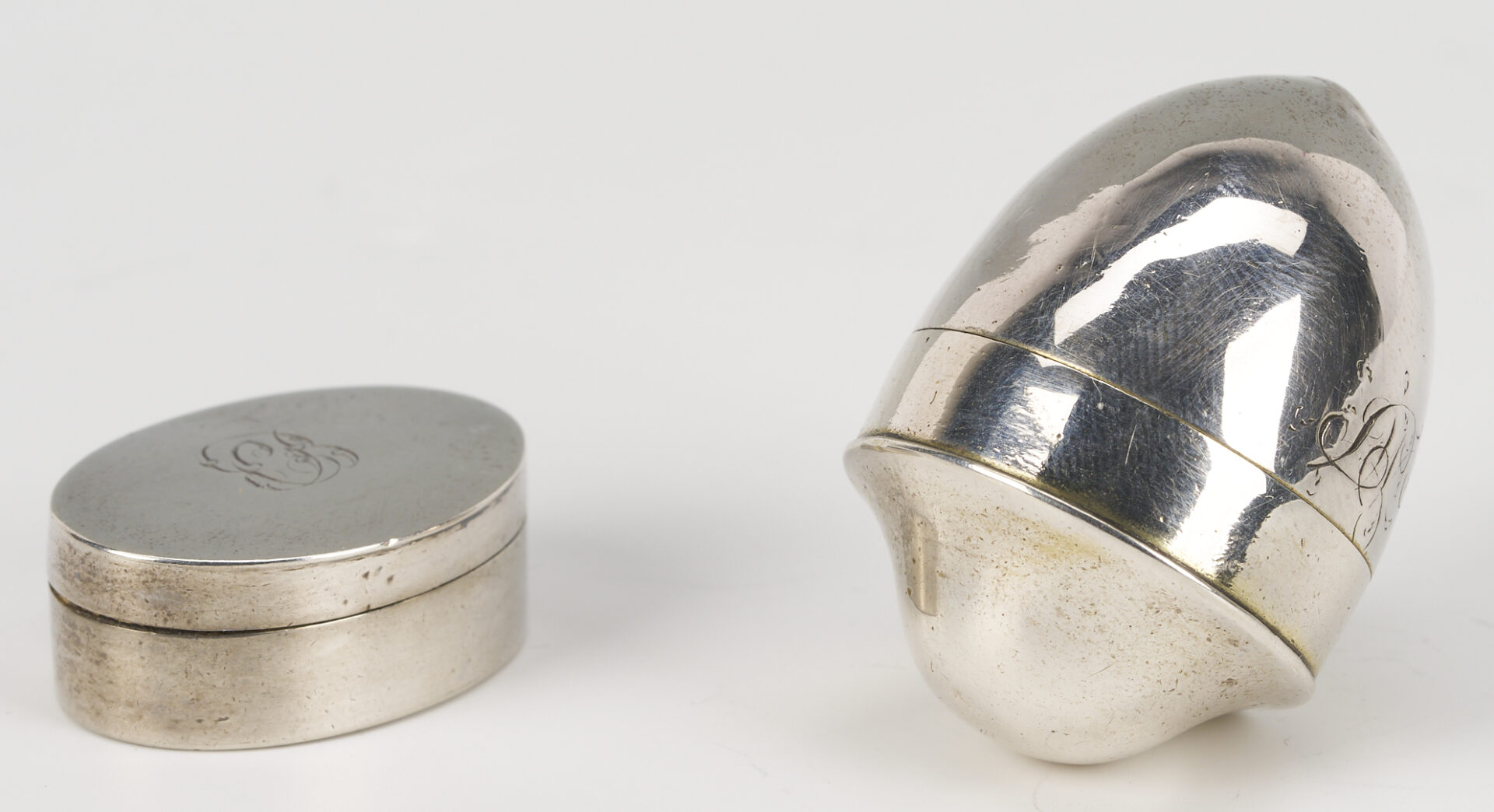 Lot 71: 4 Antique Silver Vinaigrettes incl. Acorn