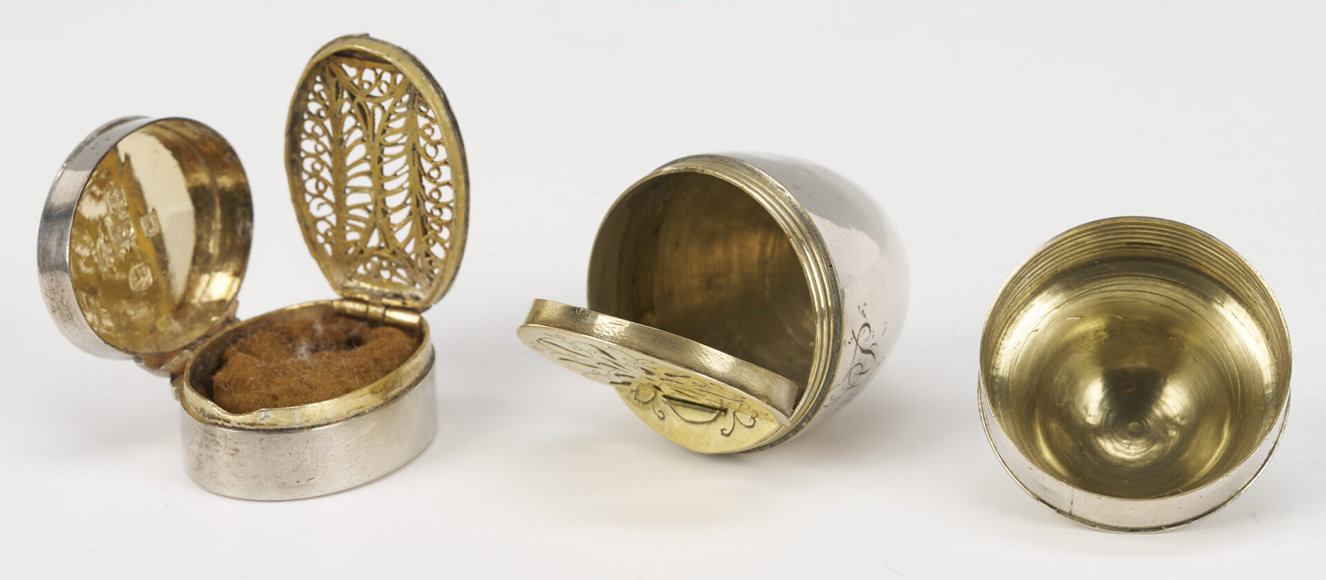 Lot 71: 4 Antique Silver Vinaigrettes incl. Acorn