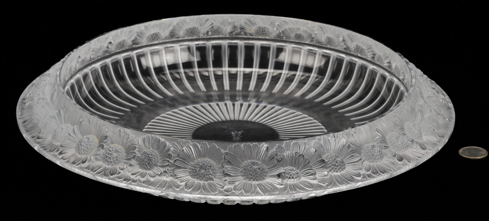 Lot 764: Lalique Crystal Marguerites Bowl