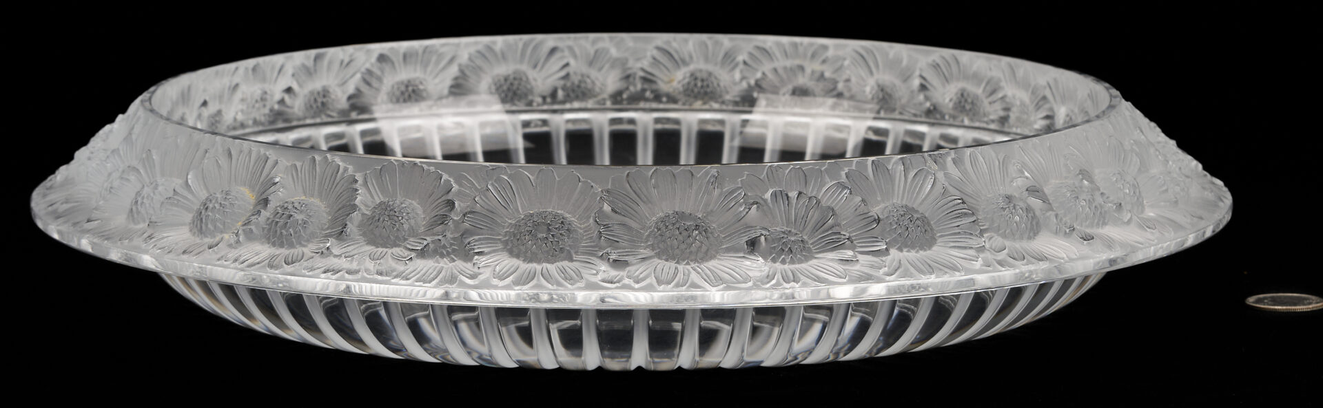 Lot 764: Lalique Crystal Marguerites Bowl