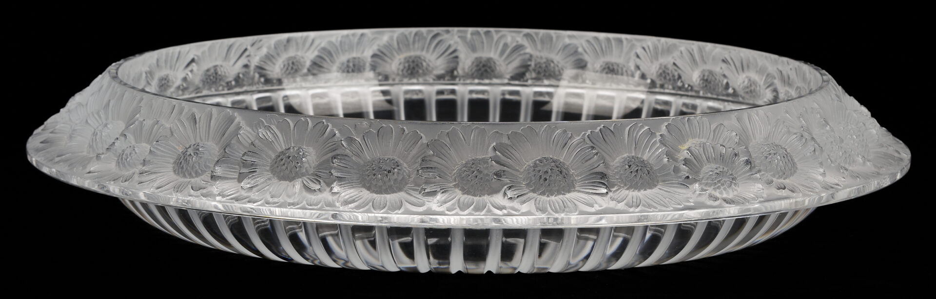 Lot 764: Lalique Crystal Marguerites Bowl