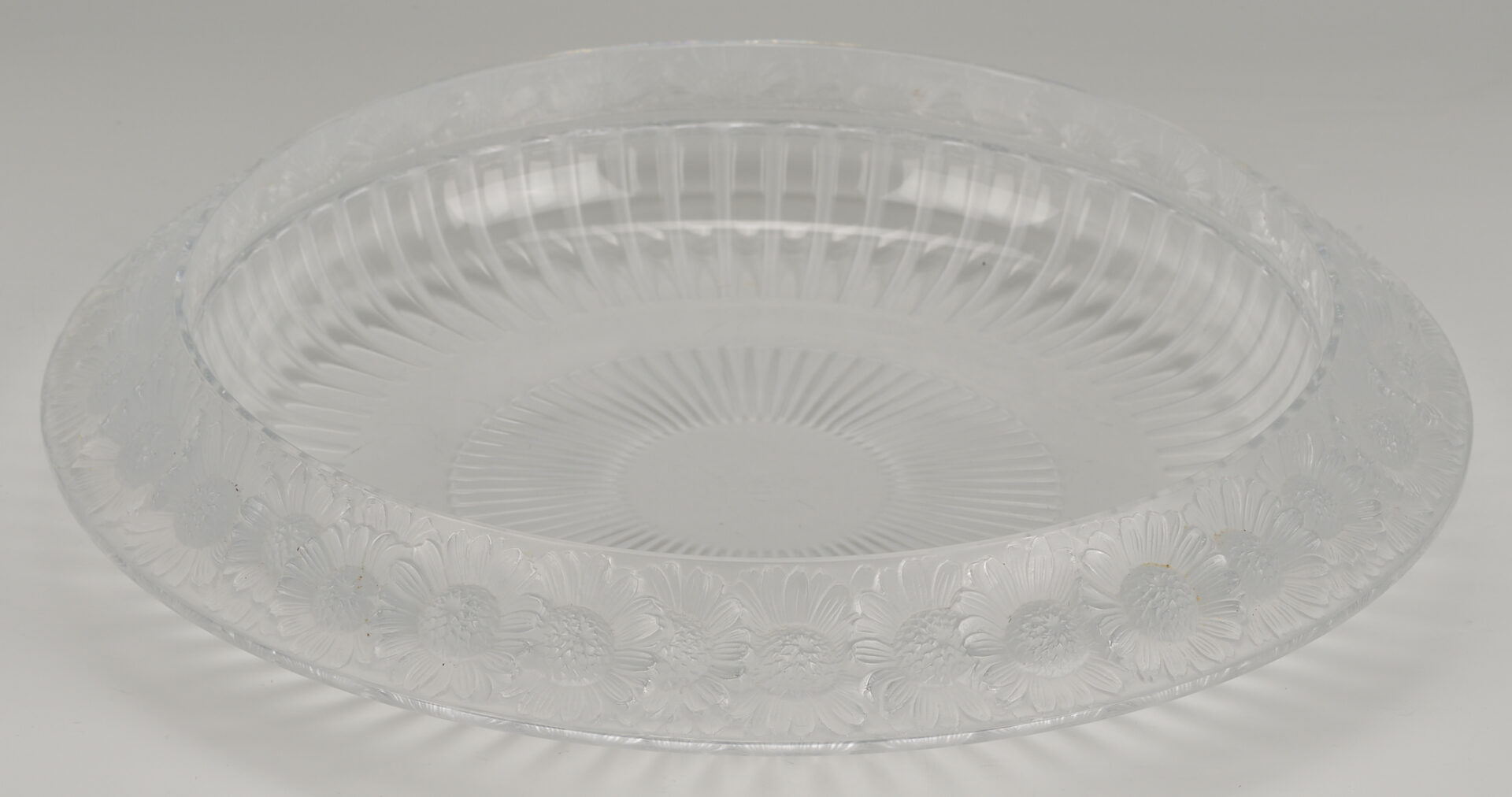 Lot 764: Lalique Crystal Marguerites Bowl