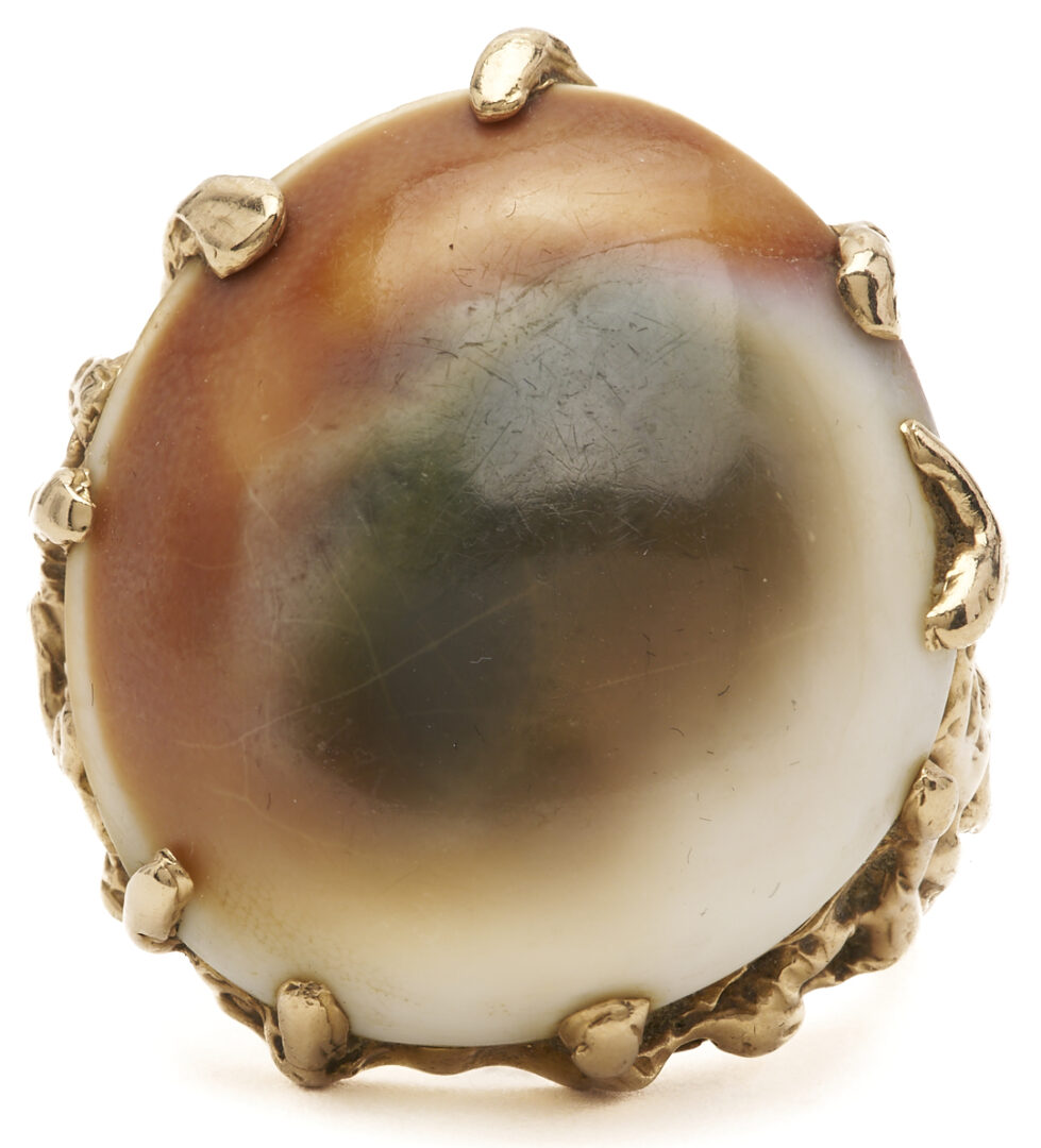Lot 796: Ladies’ 14K Gold Ring Operculum Shell